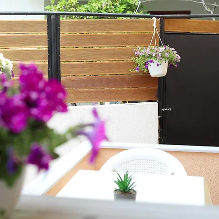 Guest house Feliz - Premium With Free Private Parking 3*